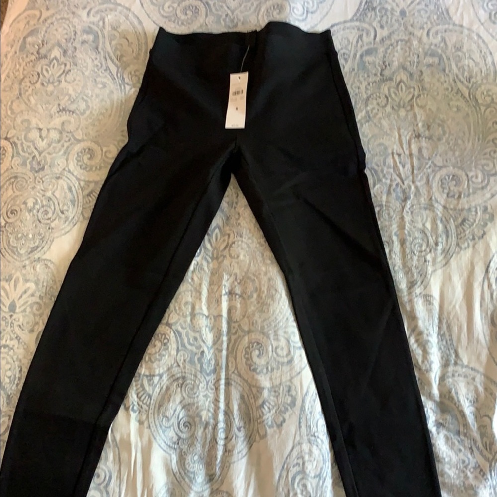 Ann Taylor black leggings in small, NWT